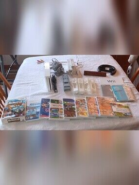 Nintendo Wii Console Bundle Controllers & Games